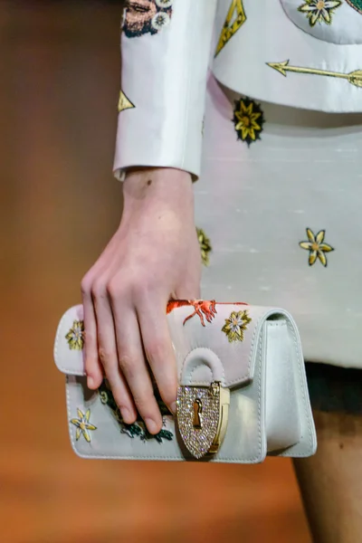 Look 92